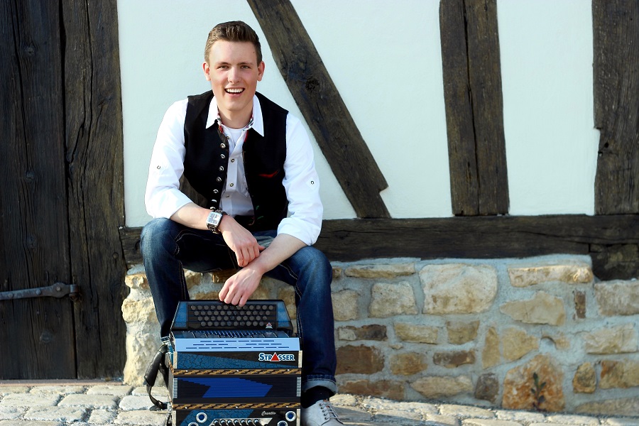 Simon Wild Foto.jpg